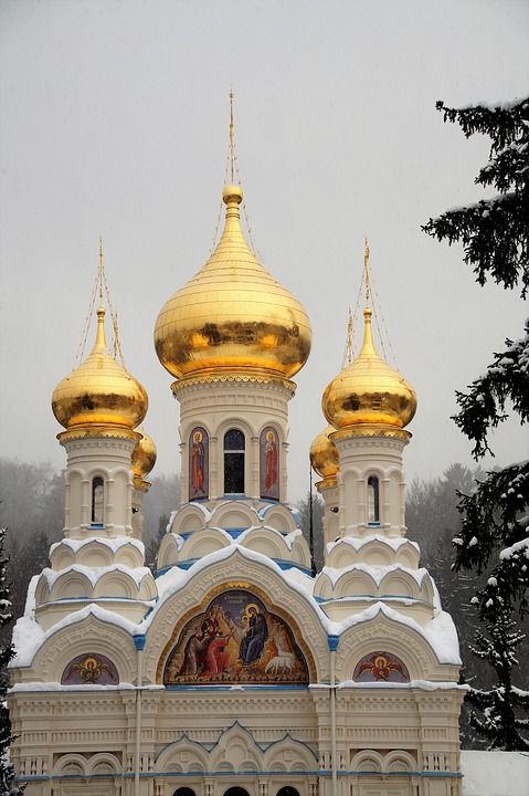the russian orthodox churchdomegoldenradiantshinebuildingczech republickarlovy varythe russian communityarchitecturetowerschurchreligionfaithsymbol
