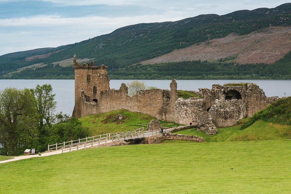 urquhart castle fort augustus scotland travelandhome