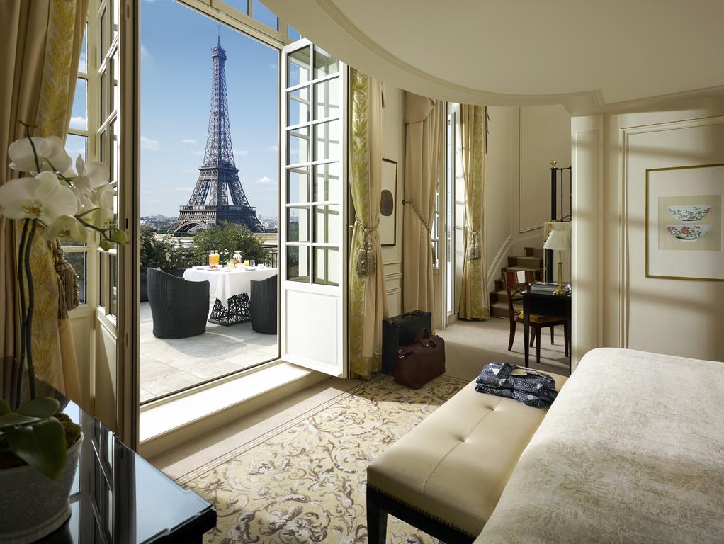 Shangri La Hotel Paris View