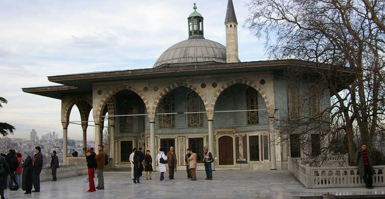 Topkapi Palace Museum Sightseeing Istanbul Things to do guided tour Turkey