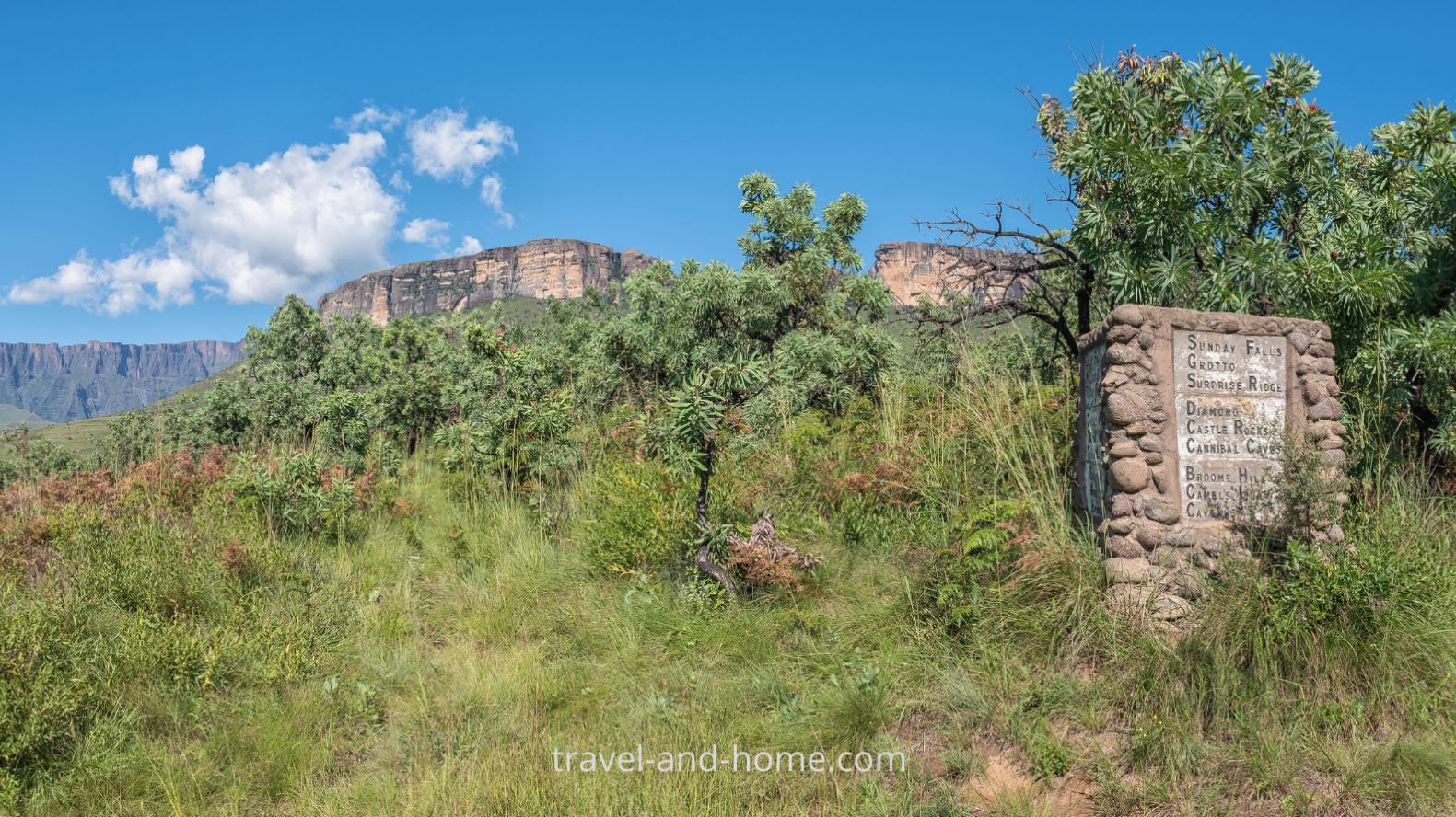 sign hiking trail slopes Ploughmans Kop Dooley Hills Amphitheatre Drakensberg hiking trails South Africa min